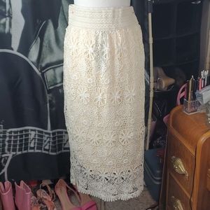 NWT cream lace skirt size med